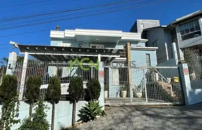 Casa com  3 dormitórios, piscina, móveis sob medida, no sol nascente, em estância velha.