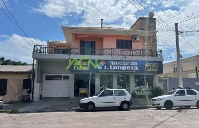 Prédio com 2 lojas no térreo, apartamento no 2º pavimento com 3 dormitórios (1 suíte), na av. joão xxiii, no rincão dos ilhéus, em estância velha.