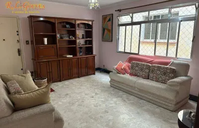 Espaçoso imóvel de 3 dormitórios com varanda e garagem demarcada para carro e moto à venda por r$ 420.000 - campo grande - santos/sp