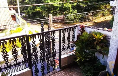 Casa duplex de 354m² com quatro quartos, sendo uma suíte, com três vagas na garagem; taquara - aceita financiamento