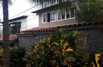 Ampla e confortável casa de condomínio , 4 quartos (2 suítes)