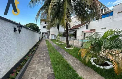 Magnífica residência de alto padrão, muito conforto, piscina, espaço gourmet e ótimo pomar .