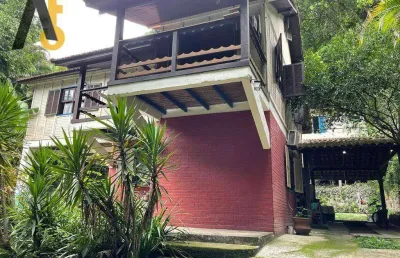 Casa com amplo terreno - condominio cercado de árvores