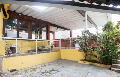 Vendo excelente casa com 447 metros quadrados de terreno na taquara, em jacarepaguá
