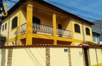 Vendo maravilhosa casa com 4 quartos e piscina, em condominio fechado na taquara