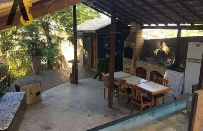 Aconchegante casa no centro da freguesia  excelente localização! 4 quartos uma suíte!