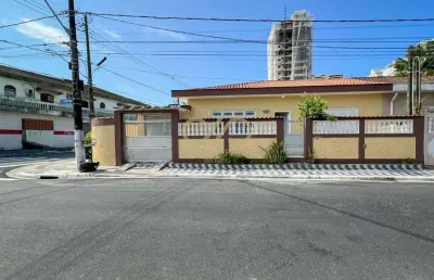 Casa geminada no canto do forte para venda ou locação