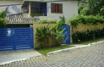 Casa em condomínio fechado com 4 quartos à venda na rodovia amaral peixoto, 22, baldeador, niterói por r$ 850.000