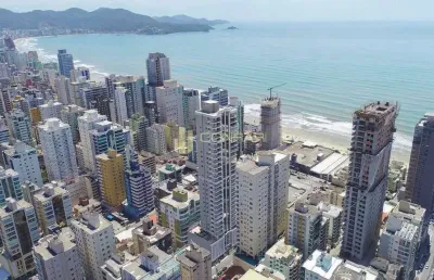 Apartamento com 4 quartos à venda na Rua 246, 916, Meia Praia, Itapema