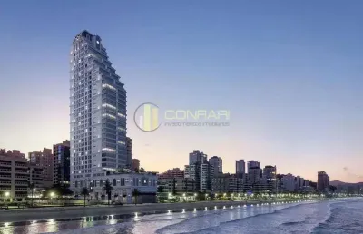 Exclusividade e sofisticação em um apartamento frente mar
