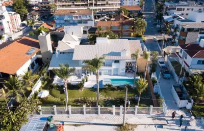 Casa com 6 quartos para alugar na Rua Castanheta, Centro, Bombinhas