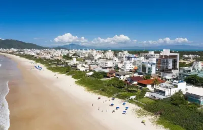 Apartamento de 2 dormitórios na avenida de mariscal com vista ao mar