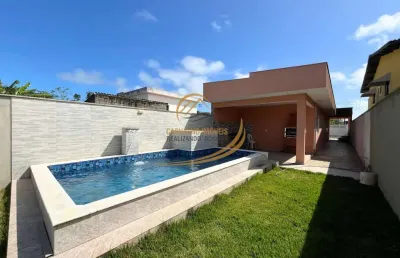 Casa isolada lado praia com terreno de 6x50 mts, piscina e churrasqueira em itanhaém!