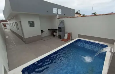 Lindas casas pertinho do mar com 03 dorm, piscina para venda em mongaguá!