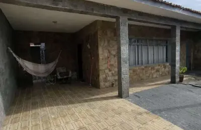 Casa isolada lado praia próximo ao mar para venda em itanhaém!