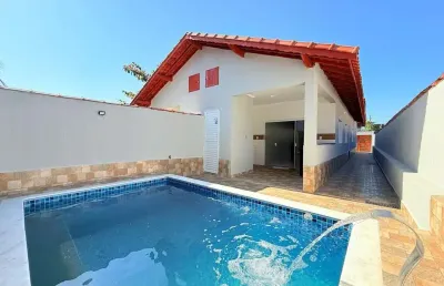 Casa geminada lado pista 750mts do mar com piscina para venda em itanhaém!