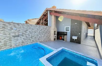 Lindissima casa com piscina grande apenas 1km da praia em peruibe!!