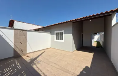 Casa geminada lado praia apenas 800mts do mar com espaço para piscina!!