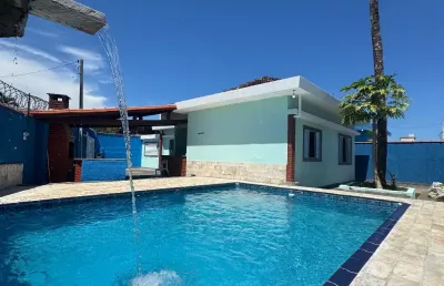 Linda casa isolada com 3 dormitórios e piscina na vila caiçara, praia grande-sp