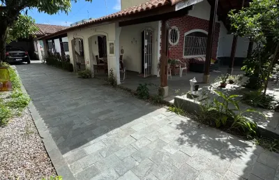 Linda casa isolada na vila caiçara a 150 metros do mar, praia grande-sp.