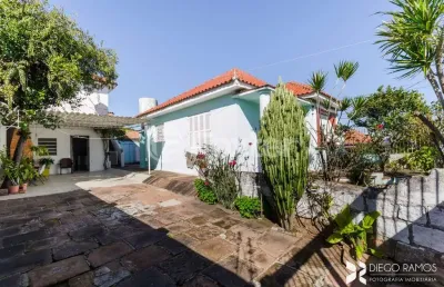 Casa com 3 quartos à venda na rua saudável, 94, medianeira, porto alegre, 150 m2 por r$ 426.000