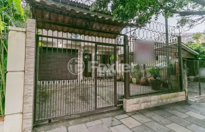 Casa com 3 quartos à venda na rua doutor dias da cruz, 246, medianeira, porto alegre, 300 m2 por r$ 912.000