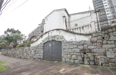 Casa com 5 quartos à venda na rua doutor lauro de oliveira, 10, rio branco, porto alegre, 544 m2 por r$ 2.000.000