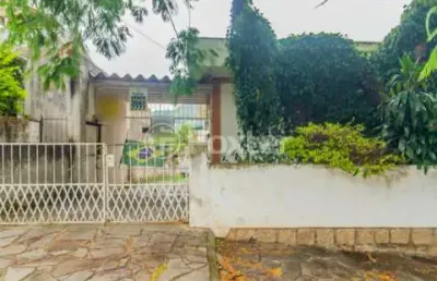 Casa com 4 quartos à venda na rua octávio de souza, 556, teresópolis, porto alegre, 216 m2 por r$ 600.000