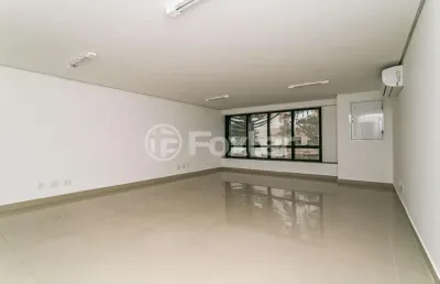 Sala comercial com 1 sala à venda na rua barão do amazonas, 1041, jardim botânico, porto alegre, 50 m2 por r$ 323.750