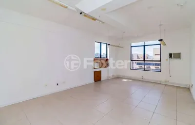 Sala comercial com 1 sala à venda na rua felicíssimo de azevedo, 53, são joão, porto alegre, 37 m2 por r$ 195.000