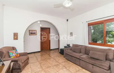 Casa com 3 quartos à venda na rua caieira, 278, medianeira, porto alegre, 168 m2 por r$ 551.000