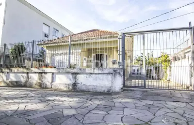 Casa com 3 quartos à venda na rua dona cecília, 72, medianeira, porto alegre, 216 m2 por r$ 1.300.000