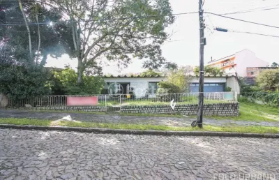Casa com 4 quartos à venda na rua panambi, 54, cavalhada, porto alegre, 256 m2 por r$ 900.000