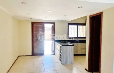 Casa com 2 quartos à venda na rua padre valerio alberton, 70, hípica, porto alegre, 67 m2 por r$ 300.000