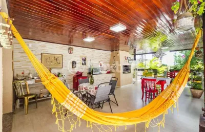 Casa com 3 quartos à venda na travessa miguel pereira, 104, medianeira, porto alegre, 231 m2 por r$ 930.000