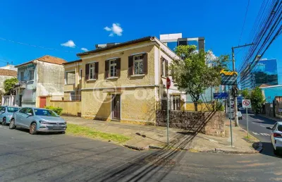 Casa com 8 quartos à venda na rua tiradentes, 142, independência, porto alegre, 305 m2 por r$ 1.500.000