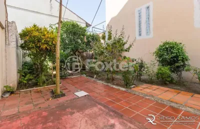 Casa com 4 quartos à venda na rua visconde do herval, 1140, menino deus, porto alegre, 127 m2 por r$ 380.000