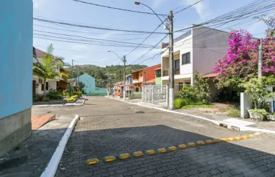 Casa em condomínio fechado com 3 quartos à venda na rua alcebíades ribeiro, 65, aberta dos morros, porto alegre, 69 m2 por r$ 350.000