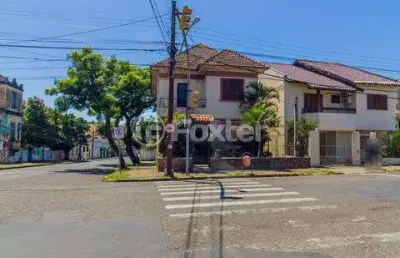Casa com 3 quartos à venda na rua general gomes carneiro, 218, medianeira, porto alegre, 200 m2 por r$ 1.311.000