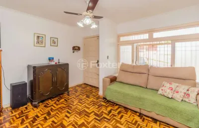 Casa com 3 quartos à venda na rua tijuca, 164, medianeira, porto alegre, 250 m2 por r$ 700.000