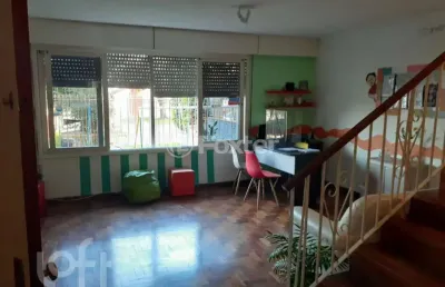 Casa com 4 quartos à venda na rua padre alois kades s j, 130, vila ipiranga, porto alegre, 330 m2 por r$ 950.000