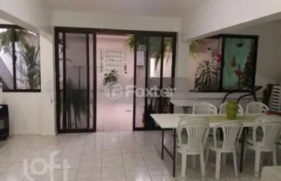 Casa com 2 quartos à venda na travessa américo silveira, 181, cristo redentor, porto alegre, 240 m2 por r$ 1.000.000