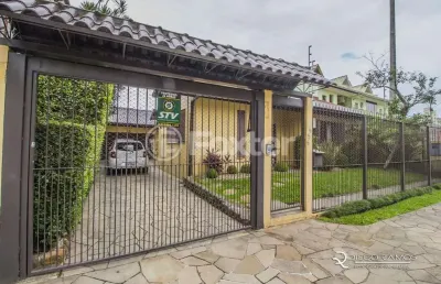 Casa com 3 quartos à venda na rua professor guerreiro lima, 585, partenon, porto alegre, 240 m2 por r$ 1.200.000