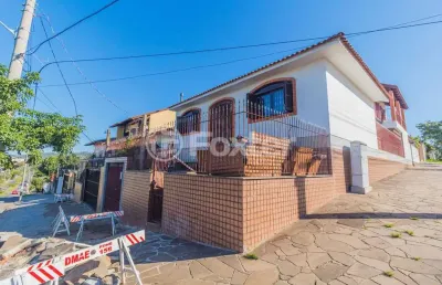 Casa com 3 quartos à venda na avenida delmar rocha barbosa, 792, parque santa fé, porto alegre, 380 m2 por r$ 639.900