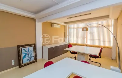 Sala comercial com 1 sala à venda na rua vigário josé inácio, 368, centro histórico, porto alegre, 48 m2 por r$ 126.000