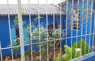 Casa com 2 quartos à venda na avenida natal, 91, medianeira, porto alegre, 91 m2 por r$ 300.000
