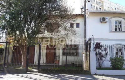 Casa com 3 quartos à venda na rua afonso arinos, 536, camaquã, porto alegre, 250 m2 por r$ 800.000