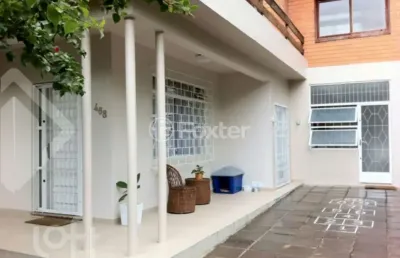 Casa com 4 quartos à venda na rua luiz cosme, 468, passo da areia, porto alegre, 152 m2 por r$ 950.000