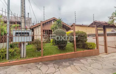 Casa com 4 quartos à venda na rua doutor mário totta, 2901, tristeza, porto alegre, 305 m2 por r$ 650.500