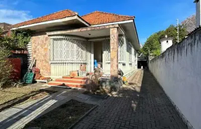 Casa com 2 quartos à venda na rua comendador castro, 347, ipanema, porto alegre, 344 m2 por r$ 640.000